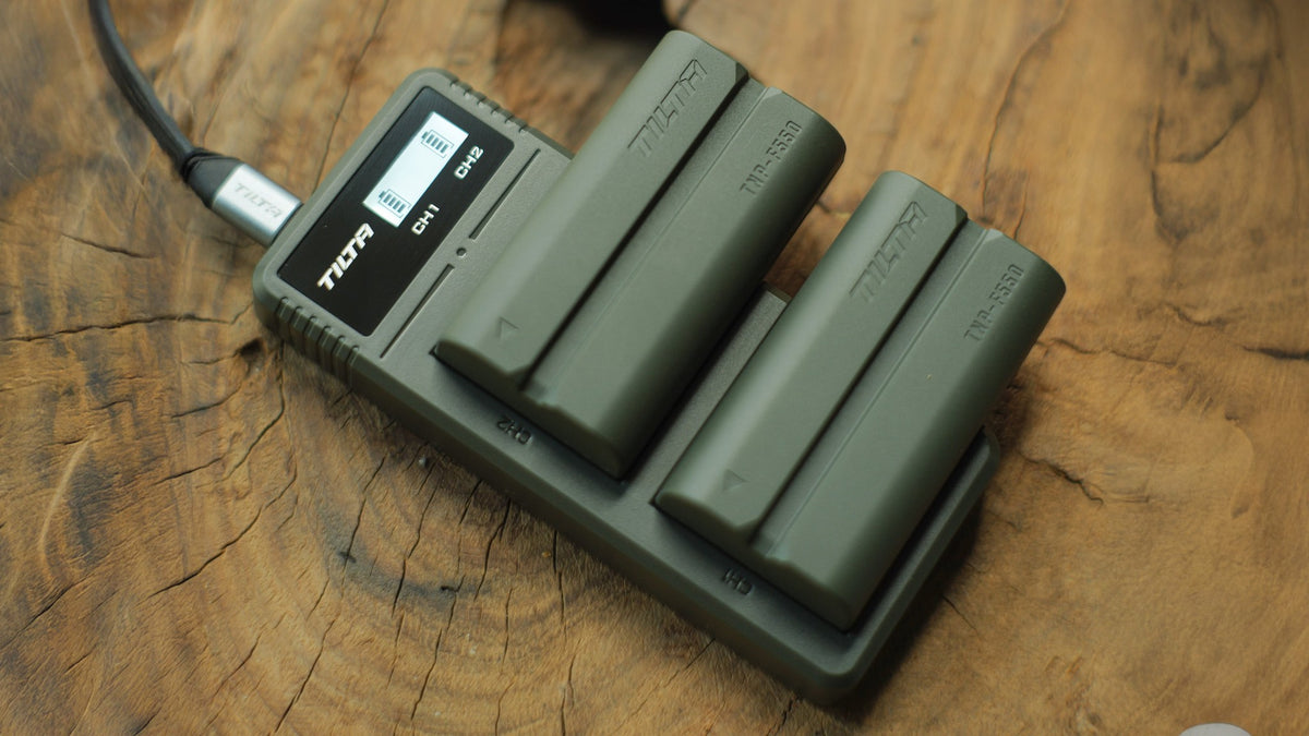 Tilta L-Series/NP-F Battery Charger Kit with two NP-F550 batteries in Green, photo 6
