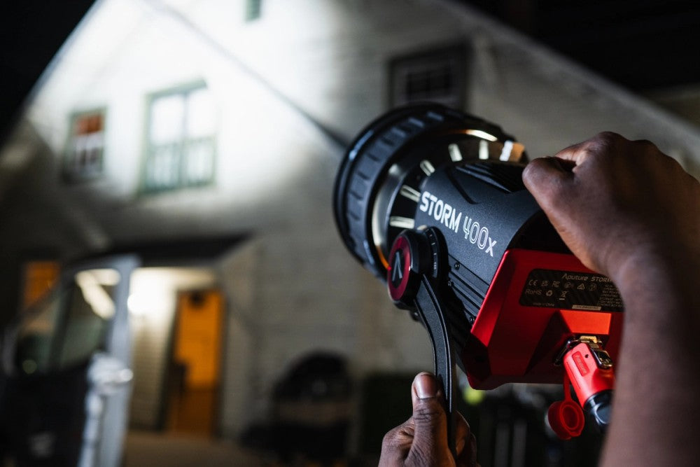 Aputure STORM 400x LED Monolight (V-Mount) feature highlight 2